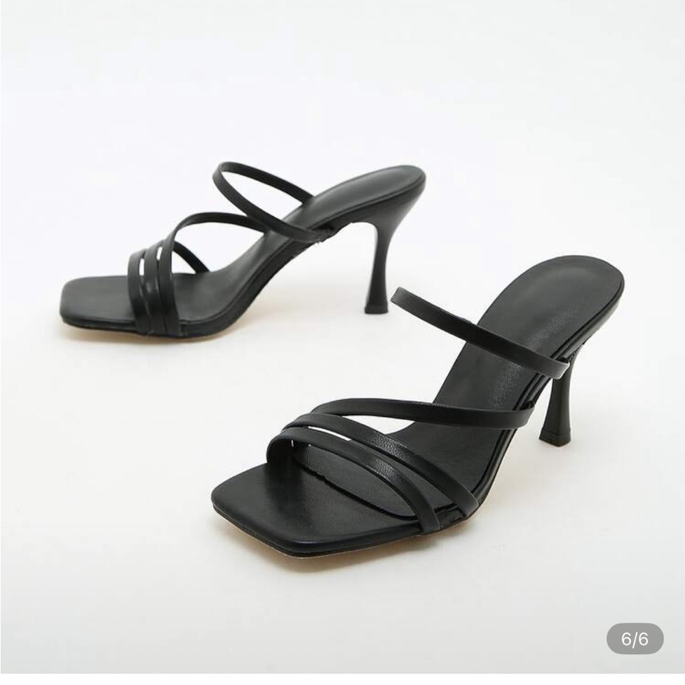 Elegant Black Women's Sandals
Worn once size 38